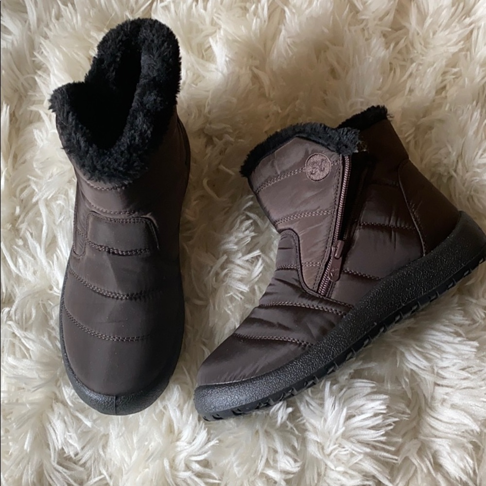 NWOT brown faux fur lined booties